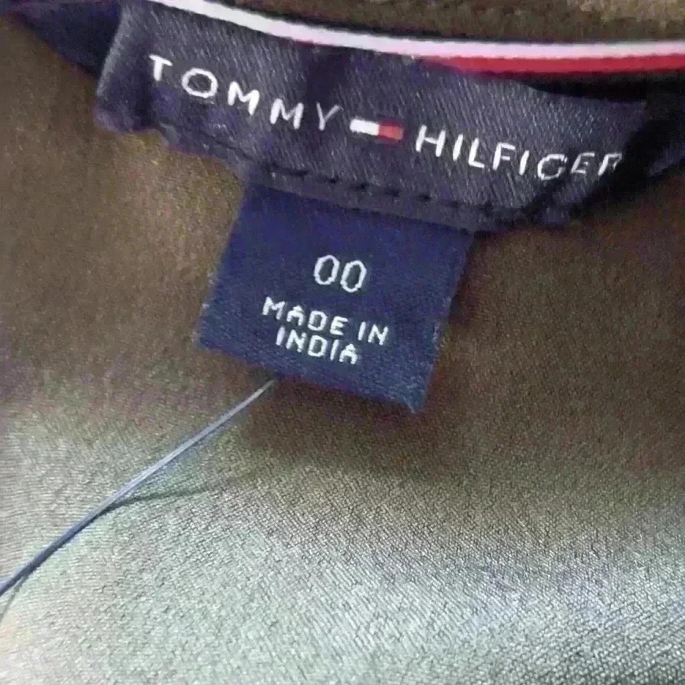 *NEW* TOMMY HILFIGER ROMPER. - Picture 3 of 4